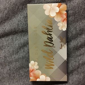Violet Voss Wild Dahlia fun sized eyeshadow palette